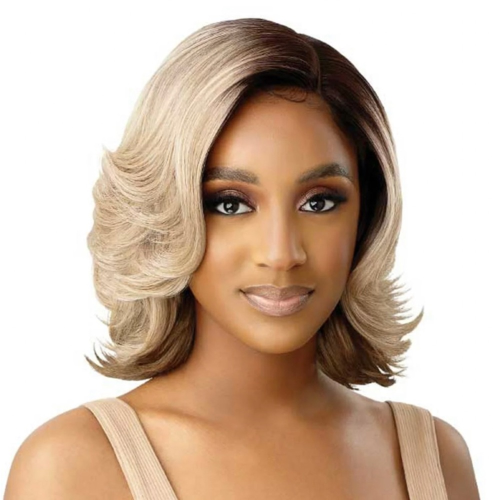 Outre Synthetic HD Transparent Lace Front Wig - ALISTAR (Color:613)